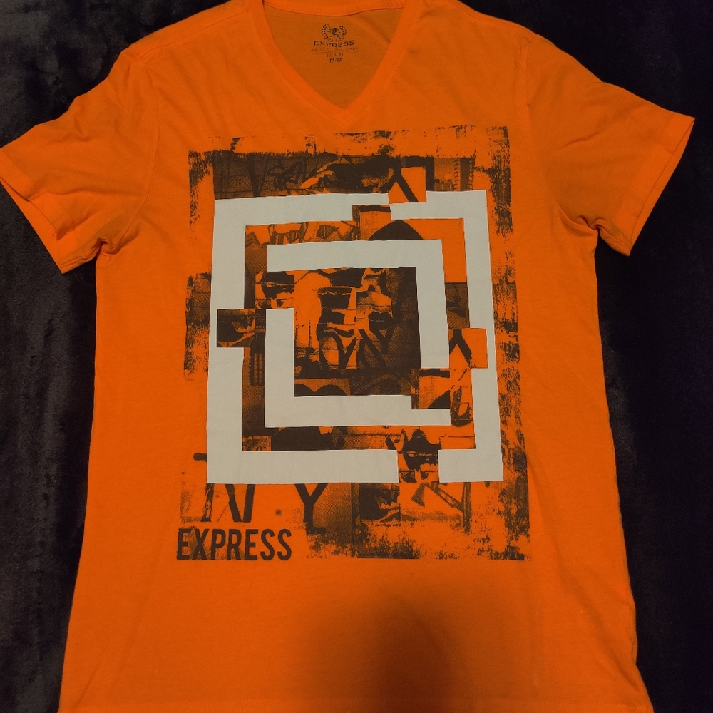 Men's Medium Express V-neck Graphic Tee